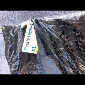 Oldnavy highwaisted cropped leggings - Brand New